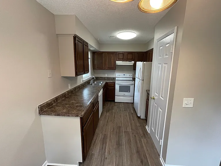 802 SE 10th St — Photo 7