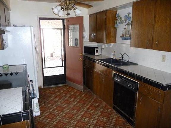 3rd image of 12484 S Paula Ave