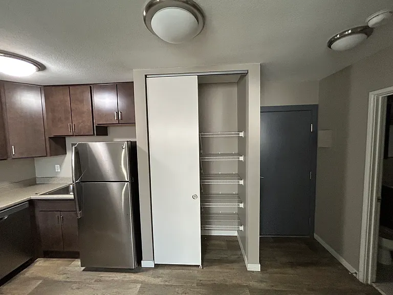 410 Apartments — Photo 26