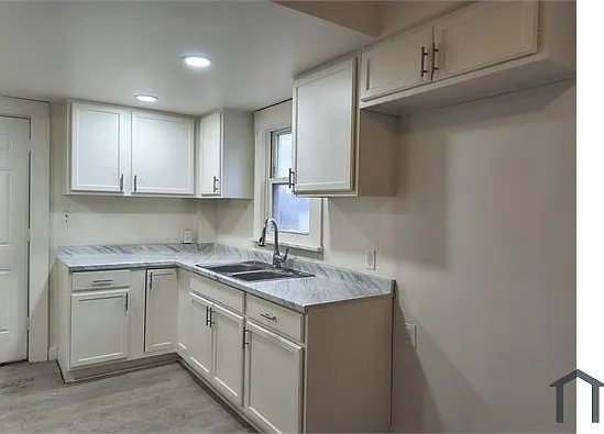 397 Laird Ave SE — Photo 6