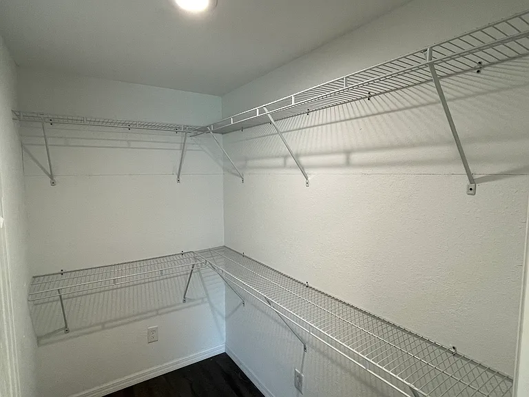 1805 N Manhattan Ave — Photo 10