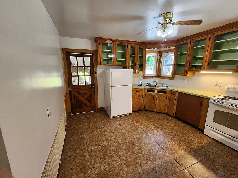 105 N Highland St — Photo 2