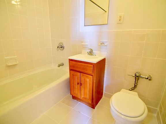 2nd image of 75 Hawthorne St APT 6G