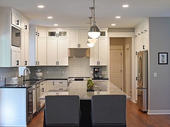 4th image of 2847 Edgewater Cir