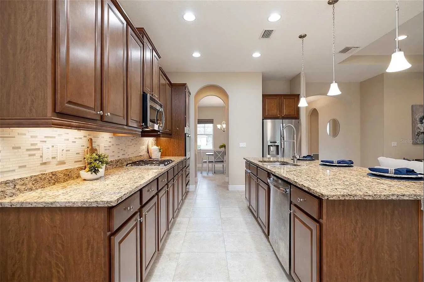 3 bed, 2.5 bath, 2024 sqft, $2,900 — Photo 4
