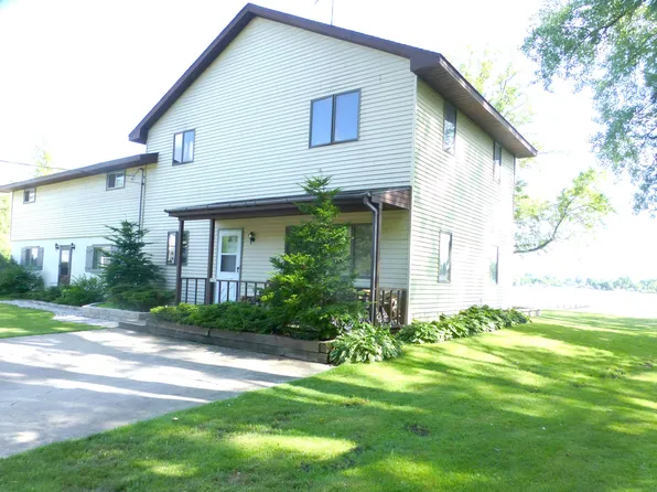 7521 Clearwater Beach Rd, Hartford, WI 53027