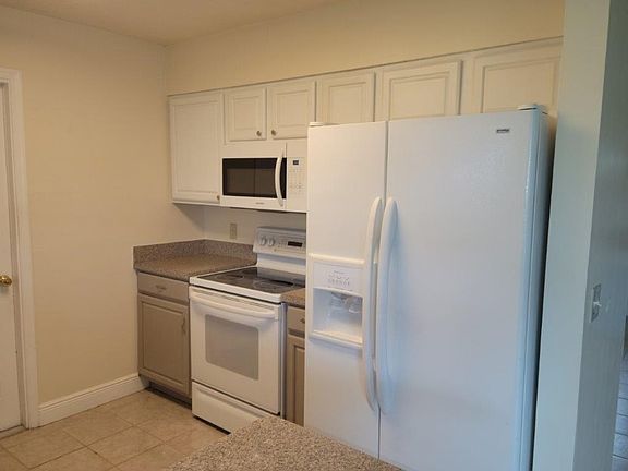 3rd image of 1901 SW Morelia Ln