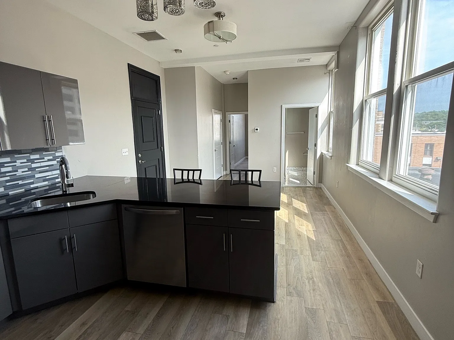 1 bed, 600 sqft, $1,400 — Photo 2