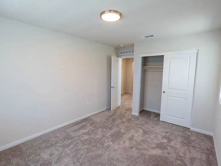 401 Verna St — Photo 12