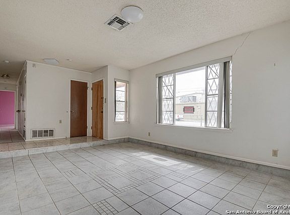 5th image of 311 Earl St