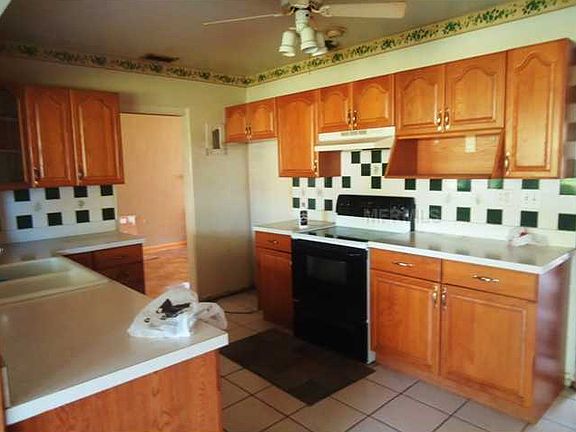 3rd image of 1311 Saxon Dr