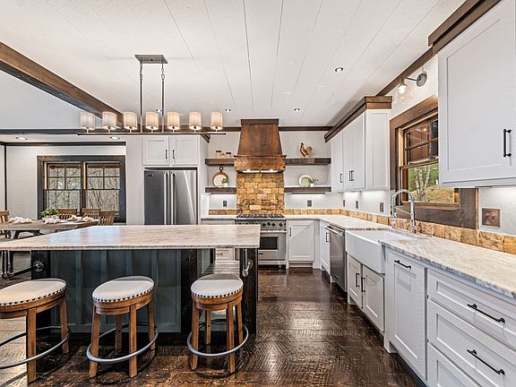 5th image of 895 Price Rd