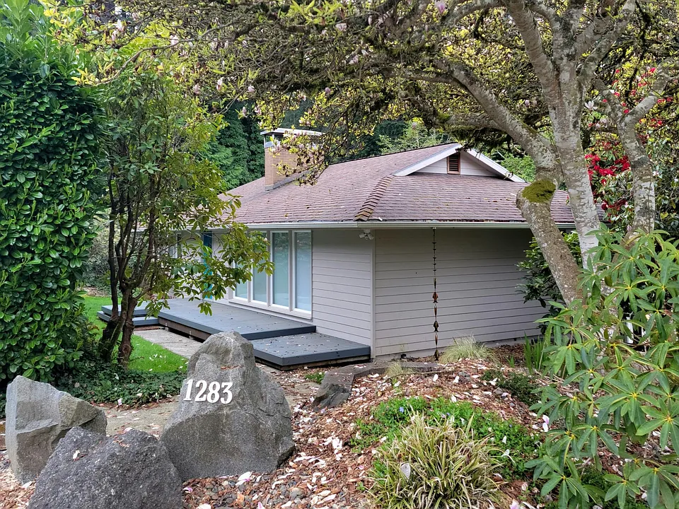 N 13th St