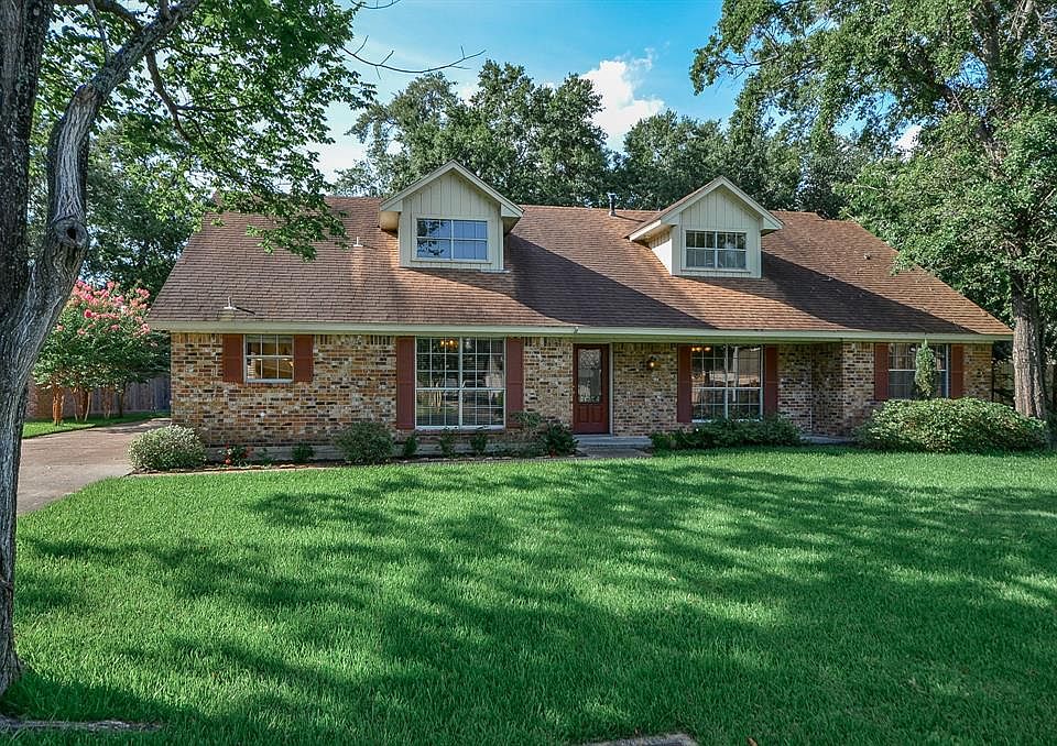 1st image of 308 Pin Oak Dr