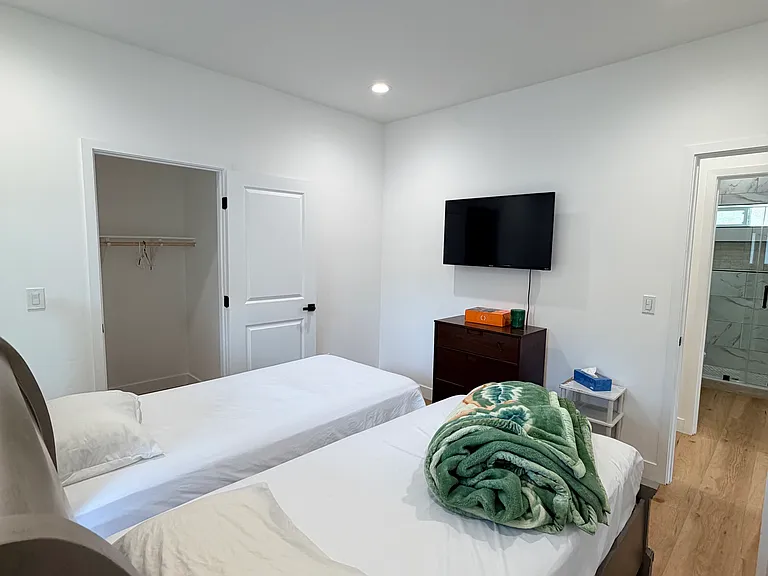 3268 Military Ave — Photo 8