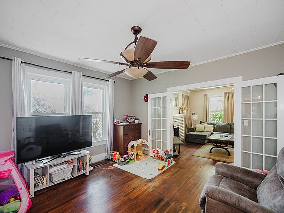 3rd image of 242 Florida St