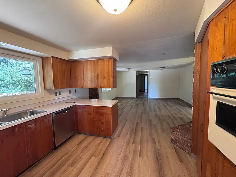1415 E 31st Ave — Photo 15