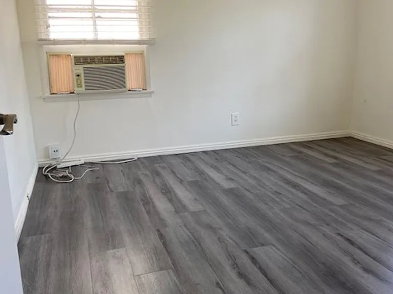 1119 Cardiff Ave — Photo 5