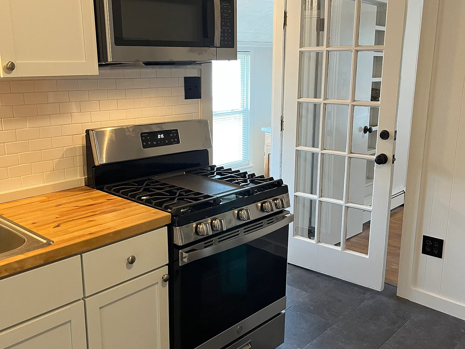 2 bed, 1086 sqft, $2,200 — Photo 3