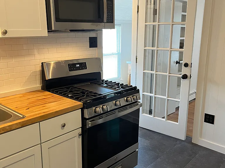 310 N Constitution Ave — Photo 3