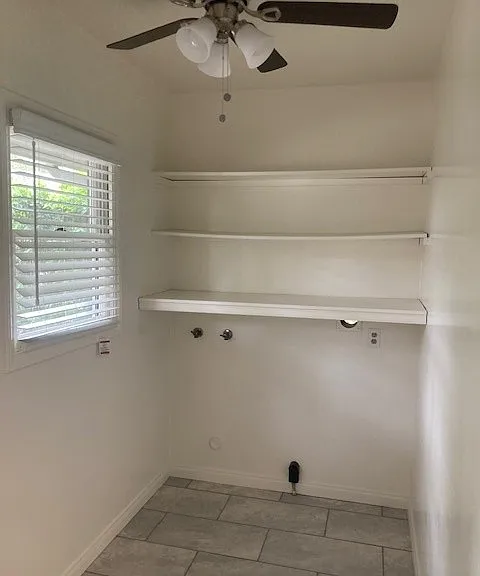 washer/dryer hookups