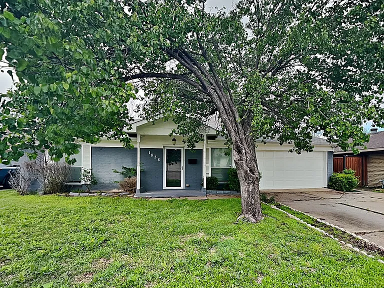 1838 Crooks Ct — Photo 1