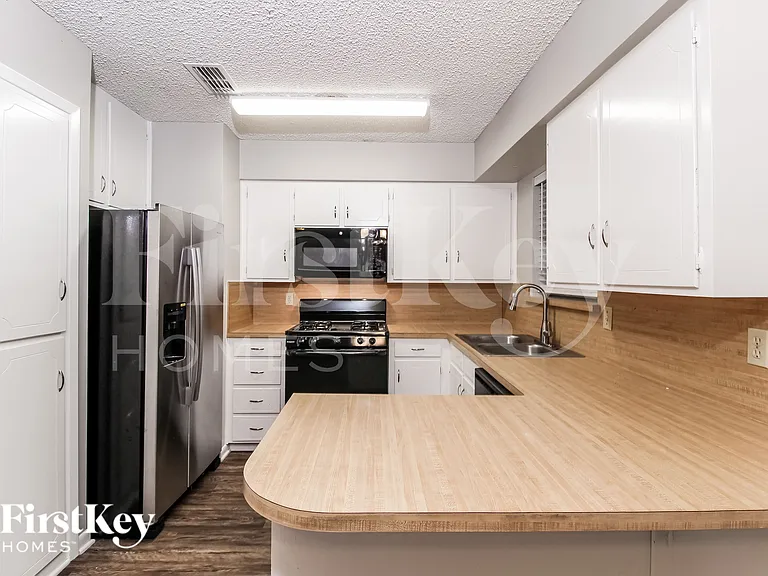202 Carolyn Dr — Photo 10