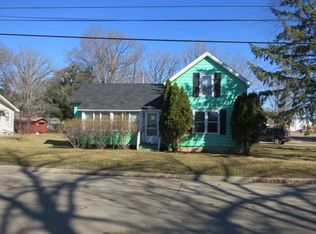 921 Demarest Ave, Waupaca, WI 54981