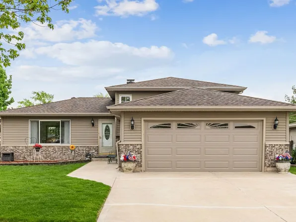 521 Polo Club Dr, Glendale Heights, IL 60139