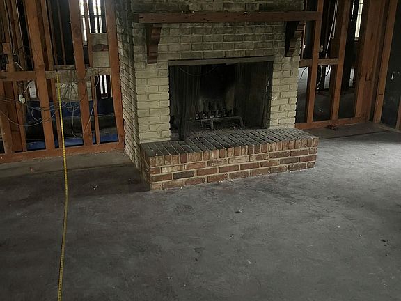 3rd image of 5087 Sweetbriar St