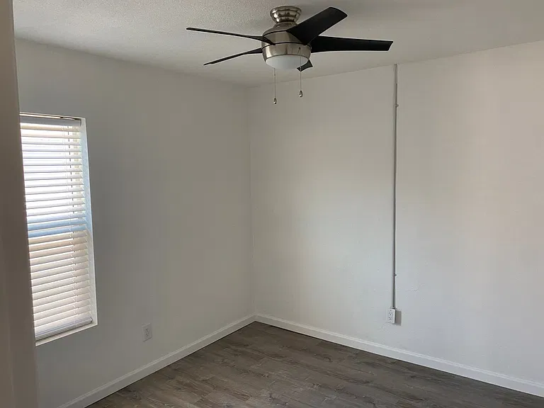 2425 W Turney Ave — Photo 7