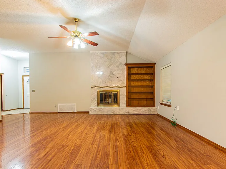 8308 NW 10th Ter — Photo 3