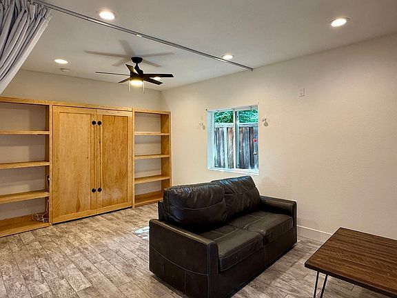 3rd image of 990 S Clover Ave