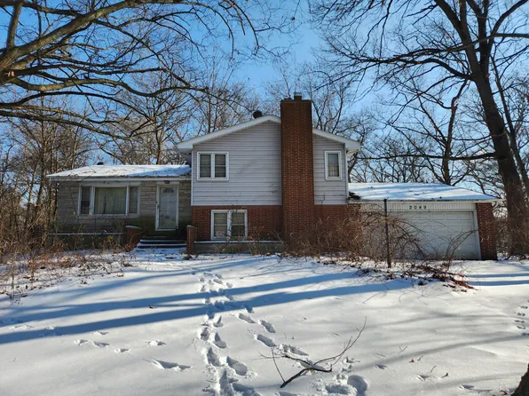 2049 Willowcreek Rd, Portage, IN 46368