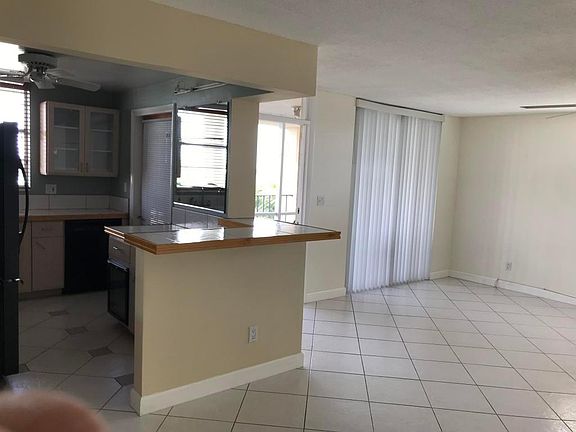 5th image of 108 Paradise Harbour Blvd APT 515