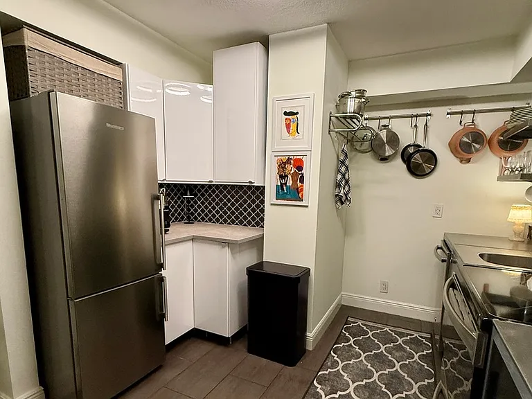 701 Mirror Lake Dr N #215 — Photo 12