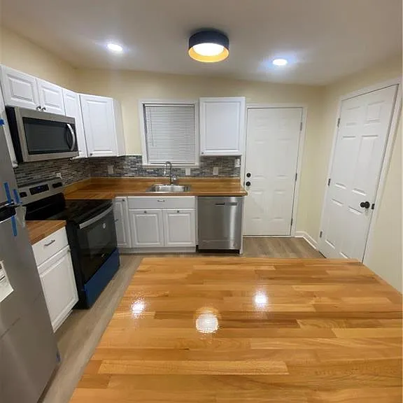 1683 Thornton Pl SW — Photo 3