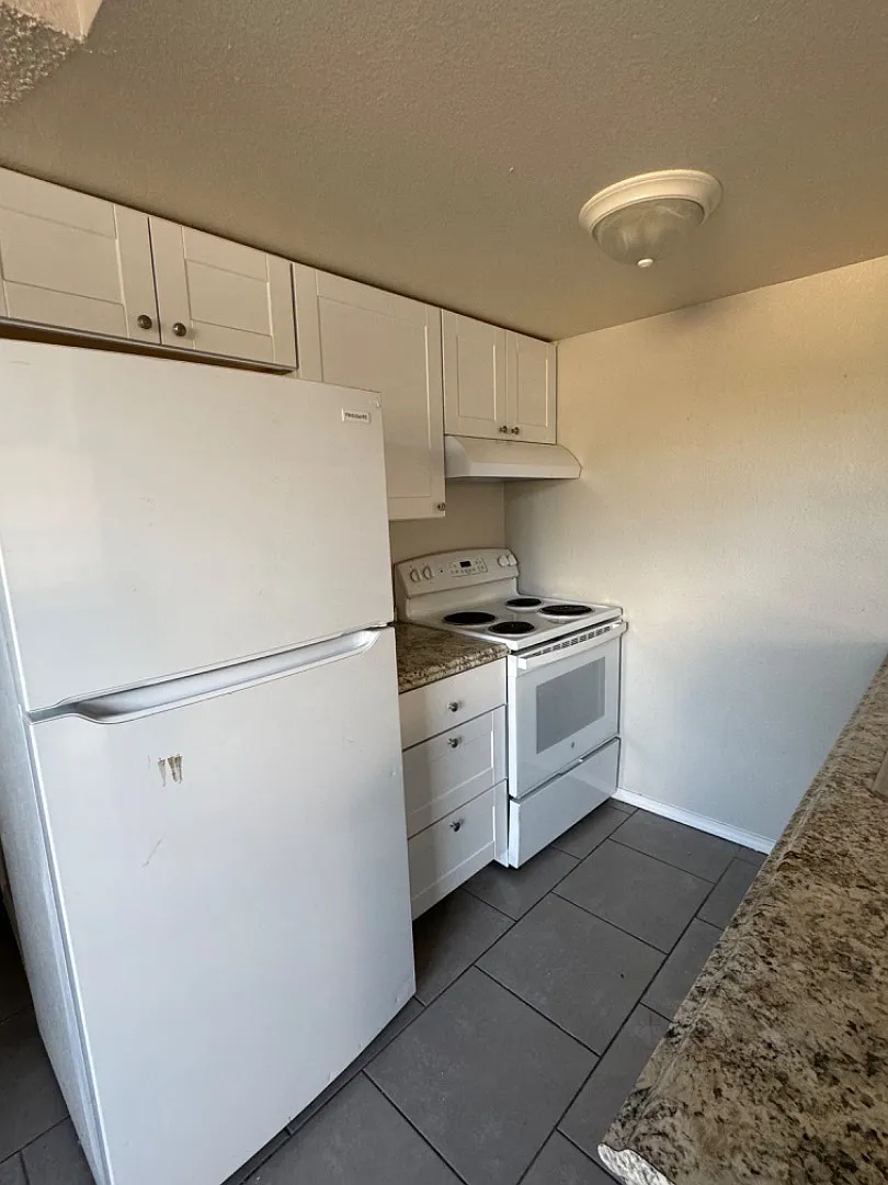 916 San Pedro Drive Southeast - 916-3 — Photo 3