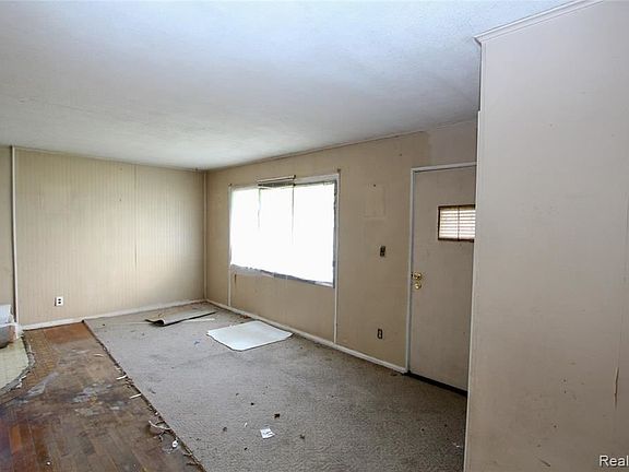 3rd image of 6120 S Dort Hwy