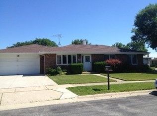 931 Dearborn Cir, Carol Stream, IL 60188