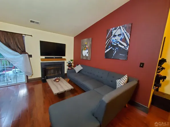 3283 Cypress Ct, Monmouth Junction, NJ 08852