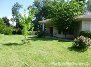 880 N Norwest Dr, Carbondale, IL 62901