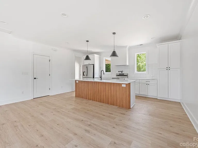 3108 Ross Ave — Photo 5