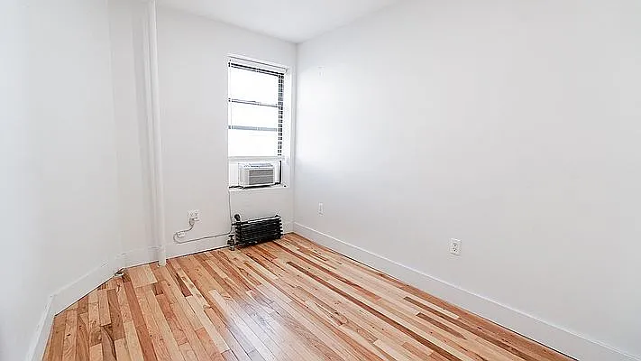 Rented by Camelot Realty Group | media 15