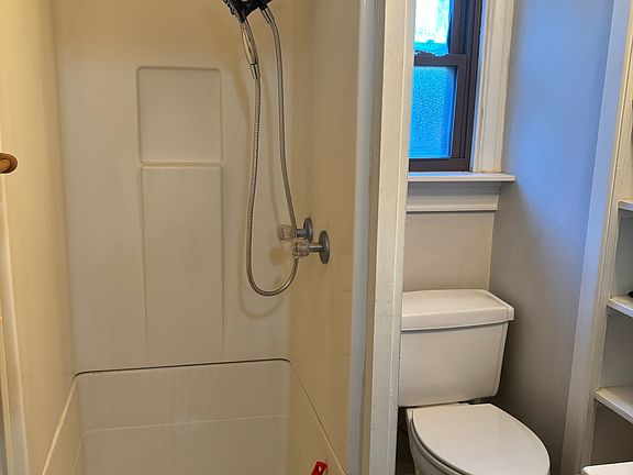 4th image of 909 S Milam St #1