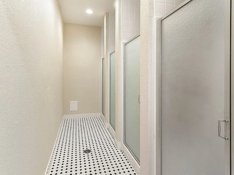 Portside Studio Apartments — Photo 16