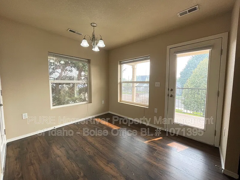 2 bed, 2.0 bath, 1000 sqft, $1,395 — Photo 3