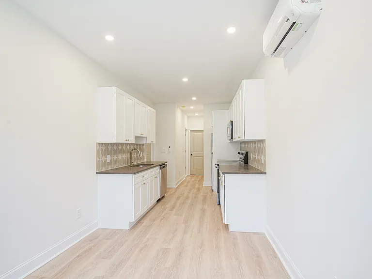 2028 Moore St #1 — Photo 5