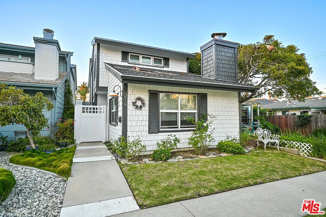 3 bed, 3.0 bath, 1960 sqft, $7,900 — Photo 1