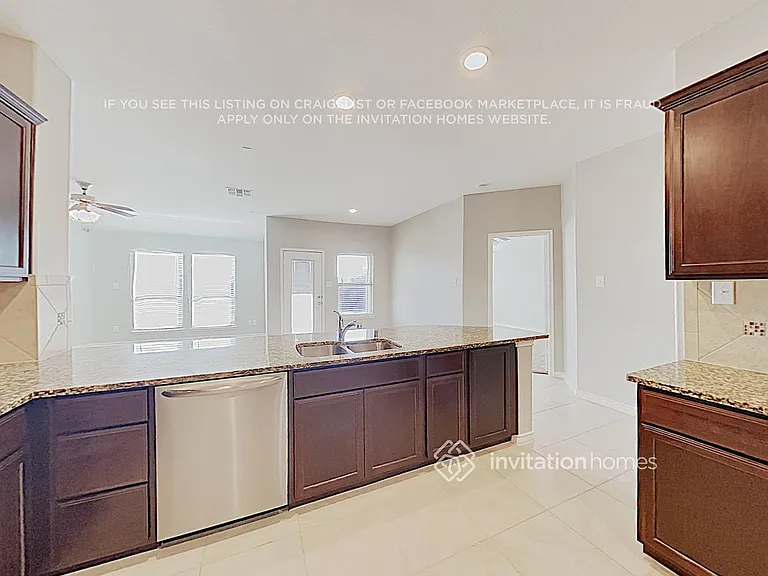 724 Lake Sierra Way — Photo 7